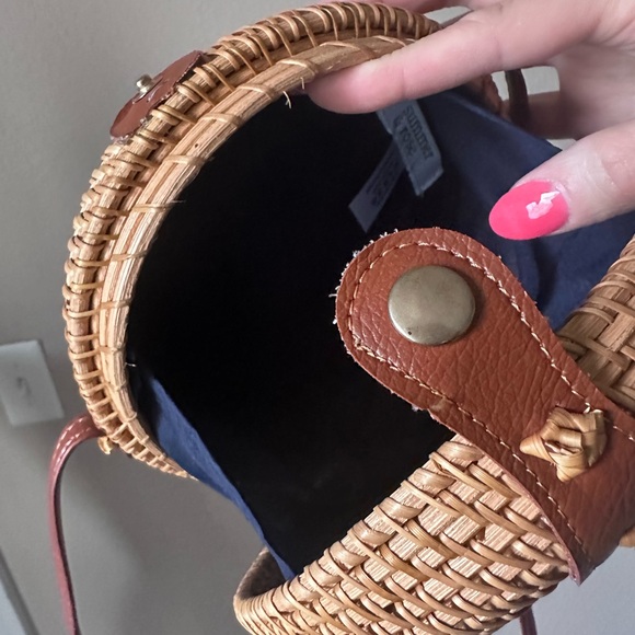 summer & rose Round Woven Crossbody - Picture 10 of 12